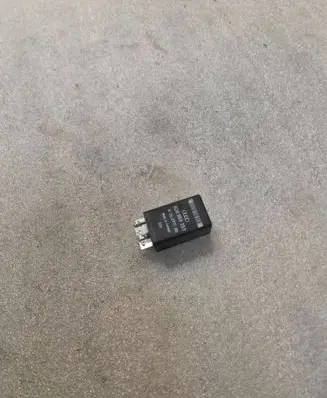 Audi A6 S6 C4 4A Other relay 8D0959257 05071100