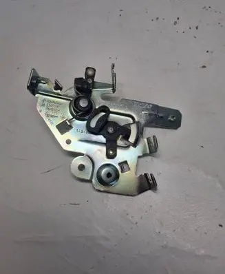 Opel Vivaro Sliding door lock 826706945R 93451791 0119803600