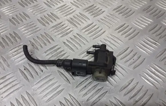 Volkswagen Golf IV Valve vacuum 1J0906283C