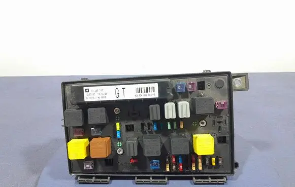 Opel Astra H Fuse box set 13206747