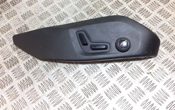 Volvo XC90 Front door seat control surround trim 39831637