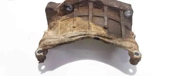 Mitsubishi Carisma Engine mounting bracket