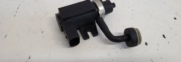 Volkswagen Touareg I Turbo solenoid valve 1J0906627 03T219 72290320