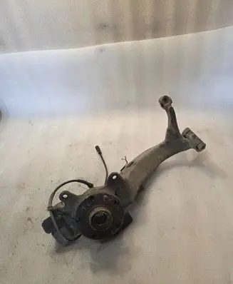 Audi A8 S8 D2 4D Front wheel hub