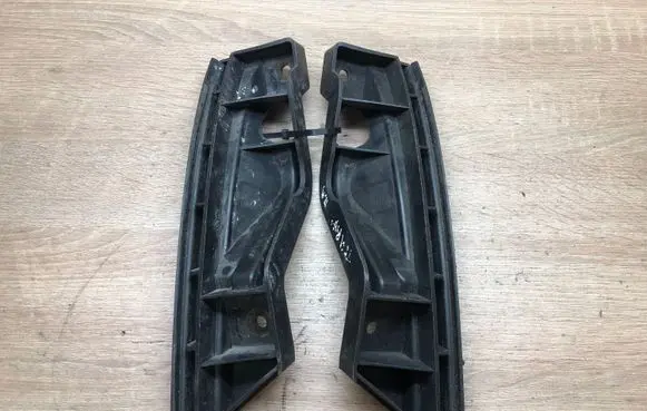 Front bumper mounting bracket