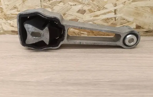 Volvo V60 Engine mount bracket