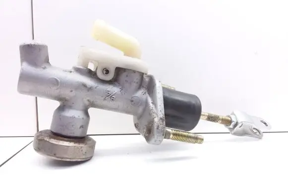Clutch slave cylinder