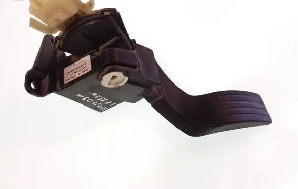 Ford Focus Accelerator throttle pedal 2M519F836AD