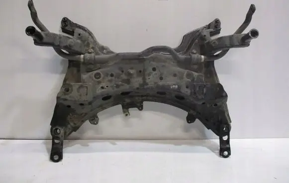 Toyota Hilux (N140, N150, N160, N170) Engine mounting bracket