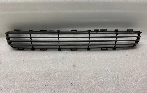 Toyota Avensis T250 Front bumper lower grill 5311205050B