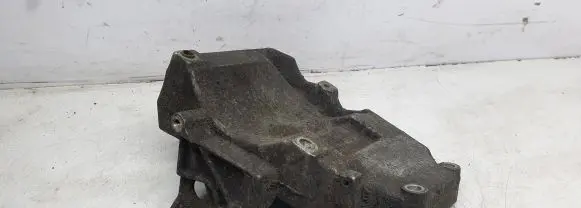 Volkswagen PASSAT B5.5 Engine mounting bracket 038260885C