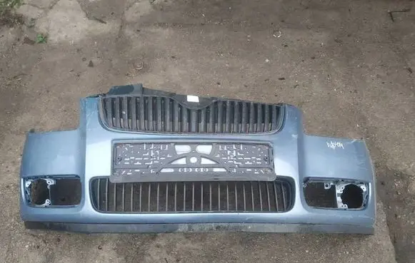 Skoda Fabia Mk2 (5J) Front bumper melynas