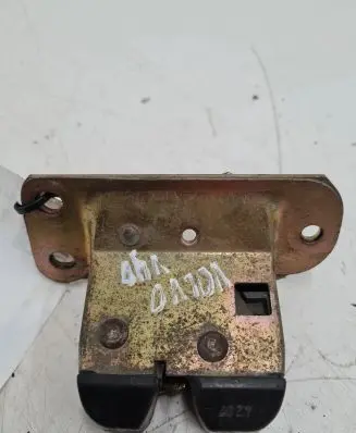 Loading door lock