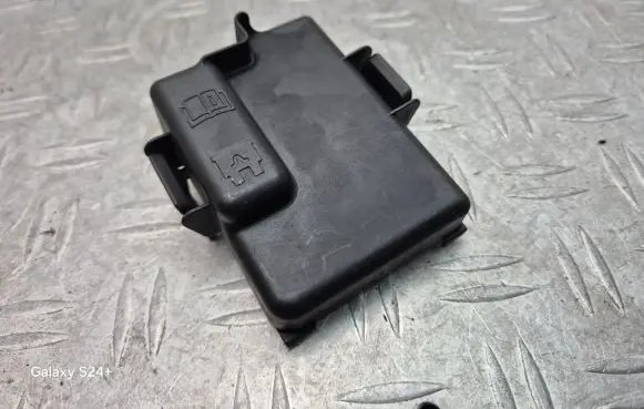 Volvo V60 Fuse box cover 31300188