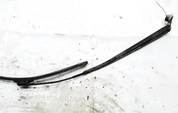 Front wiper blade arm