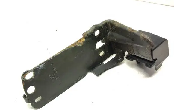 BMW 3 E90 E91 Radiator mount bracket 7117811 23781010 51647117811