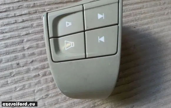 Volvo S80 Steering wheel buttons/switches 