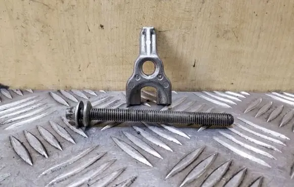 BMW X3 E83 Fuel Injector clamp holder