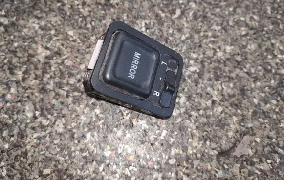 Honda CR-V Wing mirror switch