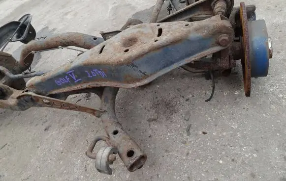 Volkswagen Golf V Rear axle beam 