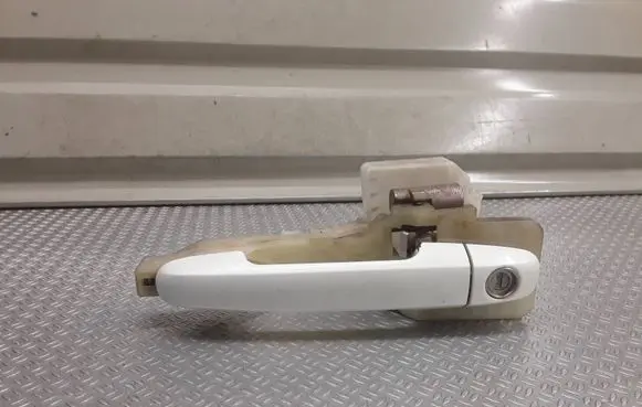 Hyundai Sonata Front door exterior handle 