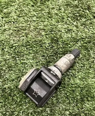 BMW 7 G11 G12 Tire pressure sensor 6876955
