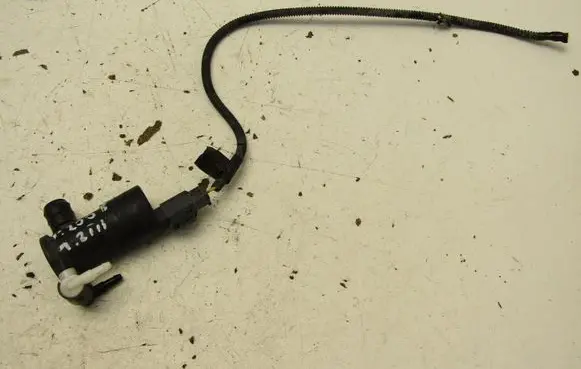 Peugeot 2008 II Windscreen/windshield washer pump 9825894180