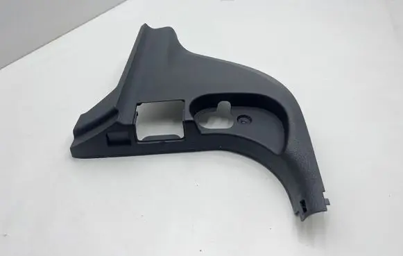 Foot area side trim