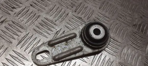 Engine mounting bracket