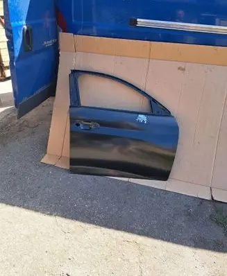 Peugeot 208 II Front door 9827577580
