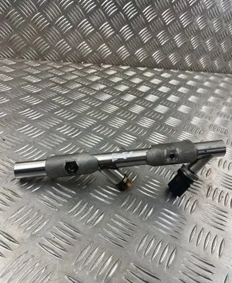 Audi A8 S8 D4 4H Fuel main line pipe 06E130089AF