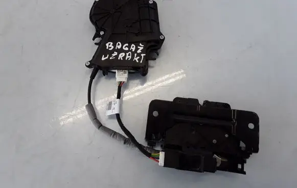 Loading door lock