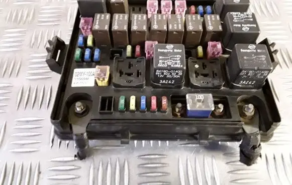 SsangYong Rexton Fuse module 02MY100A 03C03M