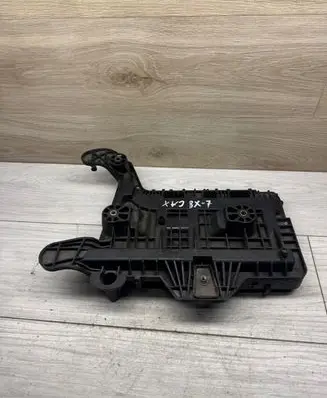 Skoda Octavia Mk2 (1Z) Battery tray 1K0915333