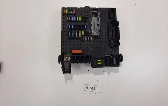 Volvo S60 Fuse module 28017881