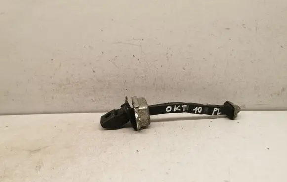 Skoda Octavia Mk2 (1Z) Front door check strap stopper