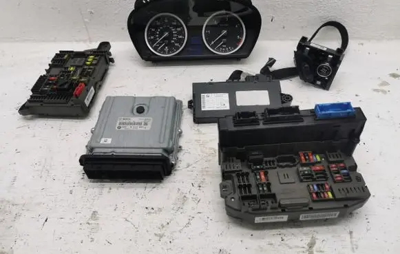 BMW X6 E71 Engine ECU kit and lock set 8510841