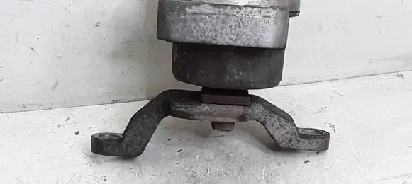 Ford Mondeo MK IV Engine mount bracket
