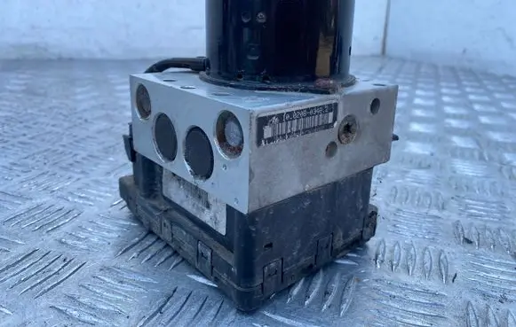 Volkswagen Golf IV ABS Pump 1J0907379G 1J0614117C
