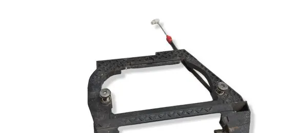 BMW 5 E39 Rear door exterior handle/bracket 51228236646