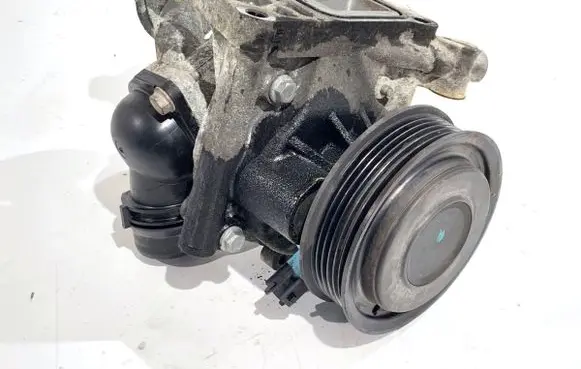 Opel Zafira C Water pump 55484533