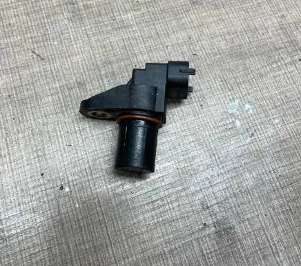 Mercedes-Benz E W211 Camshaft position sensor A0051531328