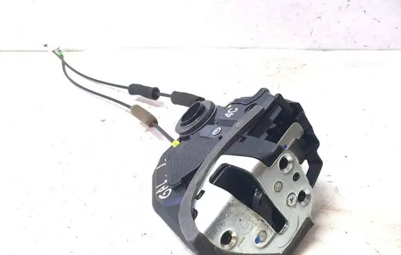 Toyota Avensis T270 Rear door lock A084219