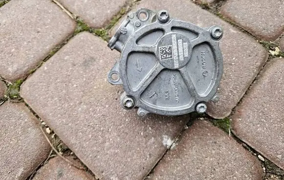 Opel Corsa F Vacuum pump 9812133880
