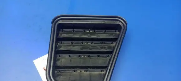Mercedes-Benz R W251 Quarter panel pressure vent A2518300042