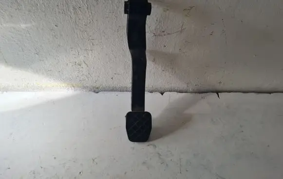 Volkswagen Golf V Clutch pedal 1K1721321B