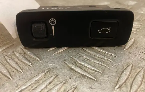 Tailgate opening switch