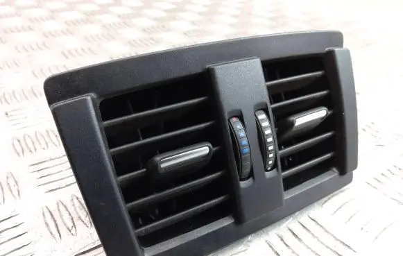 BMW 4 F32 F33 Rear air vent grill 9265350