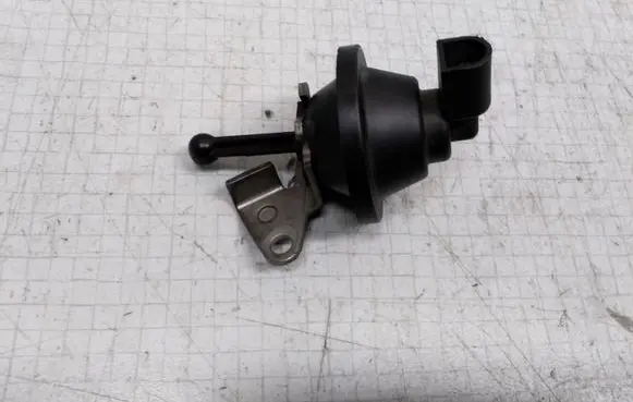 Volkswagen PASSAT B5 Valve vacuum 53228913 532289