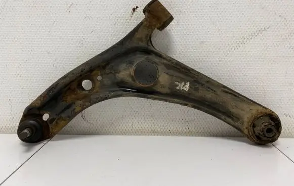Toyota Yaris Front lower control arm/wishbone 4806959055